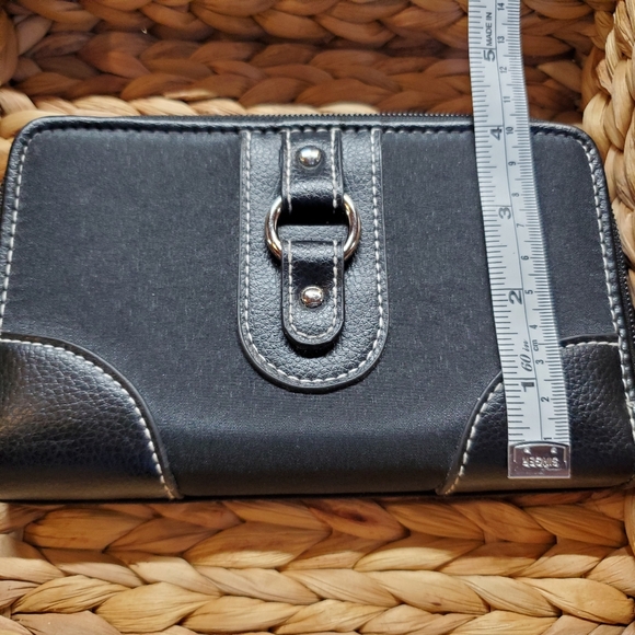 Black & Silver Wallet - Picture 2 of 9